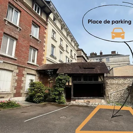 Appartement The Flaubert Flat And Car Park In The Town Centre