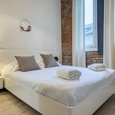 The Flaubert Flat And Car Park In The Town Centre Appartement *